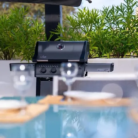 Seaside Elegance With Sea View