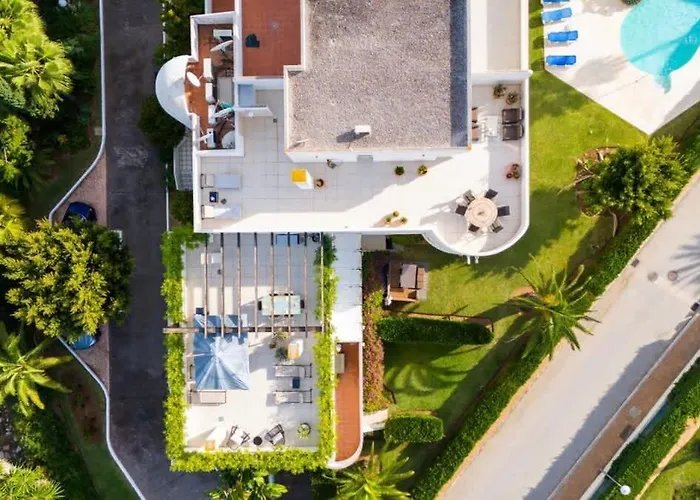 Seaside Elegance With Sea View شقة