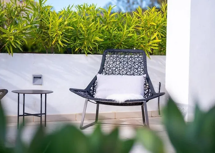 Seaside Elegance With Sea View شقة