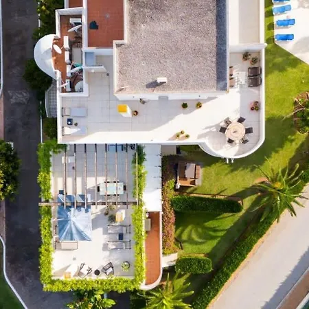 Seaside Elegance With Sea View Lejlighed