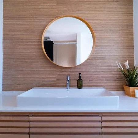 Seaside Elegance With Sea View Apartment *