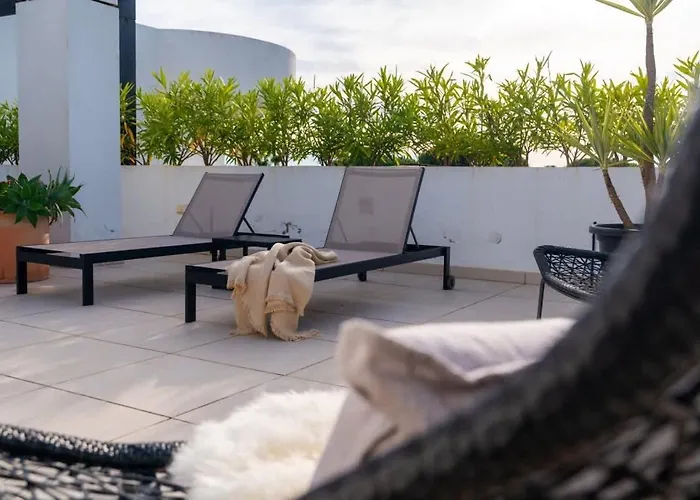 Seaside Elegance With Sea View Daire