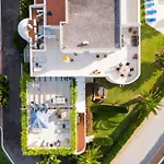 Seaside Elegance With Sea View Apartament