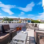 Seaside Elegance With Sea View Apartament *