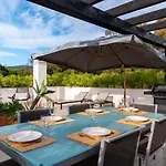 Seaside Elegance With Sea View *