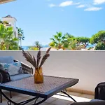 Seaside Elegance With Sea View Apartament *