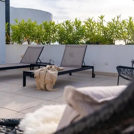 Seaside Elegance With Sea View Διαμέρισμα